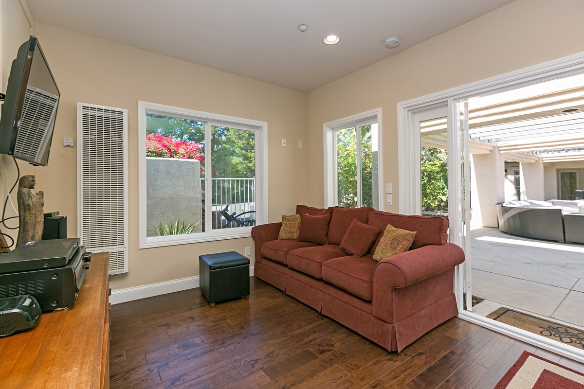 3411 Western Springs Road Encinitas, CA 92024 - Photo 24 of 25 Guest House Sitting Room