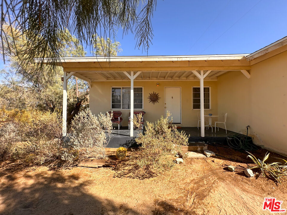 61855 Valley View Circle Joshua Tree, CA 92252 - Photo 40 of 59 a front view of house with yard