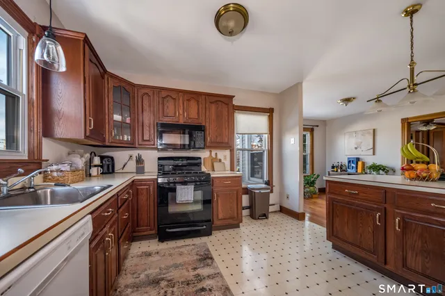 $799,000 | 141 West Broad Street, Stonington, CT 06379