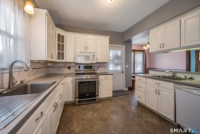 $799,000 | 141 West Broad Street, Stonington, CT 06379