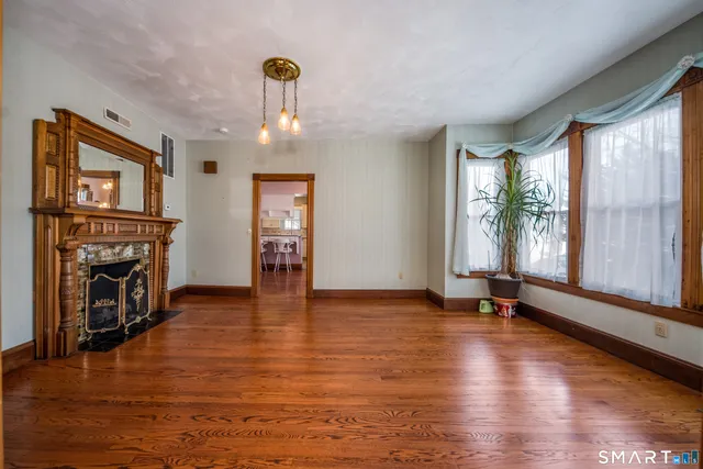 $799,000 | 141 West Broad Street, Stonington, CT 06379