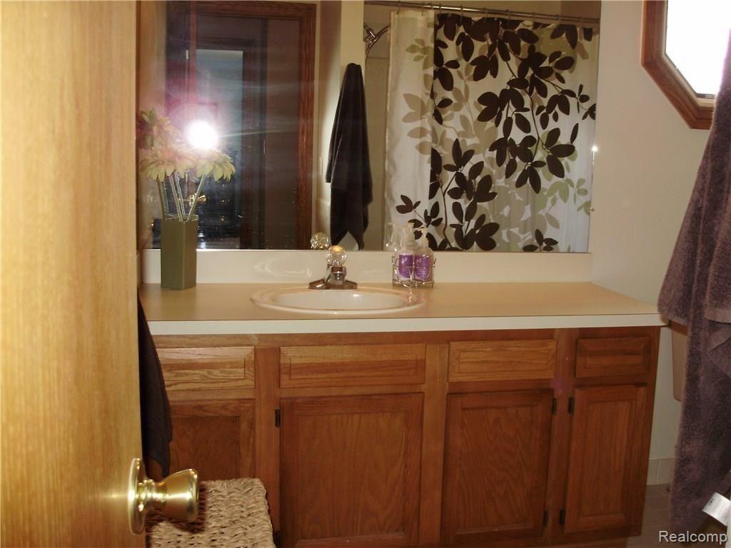 2267 Crystal Drive, Unit 34 Rochester, MI 48309 - Photo 20 of 33 P5190847.JPG