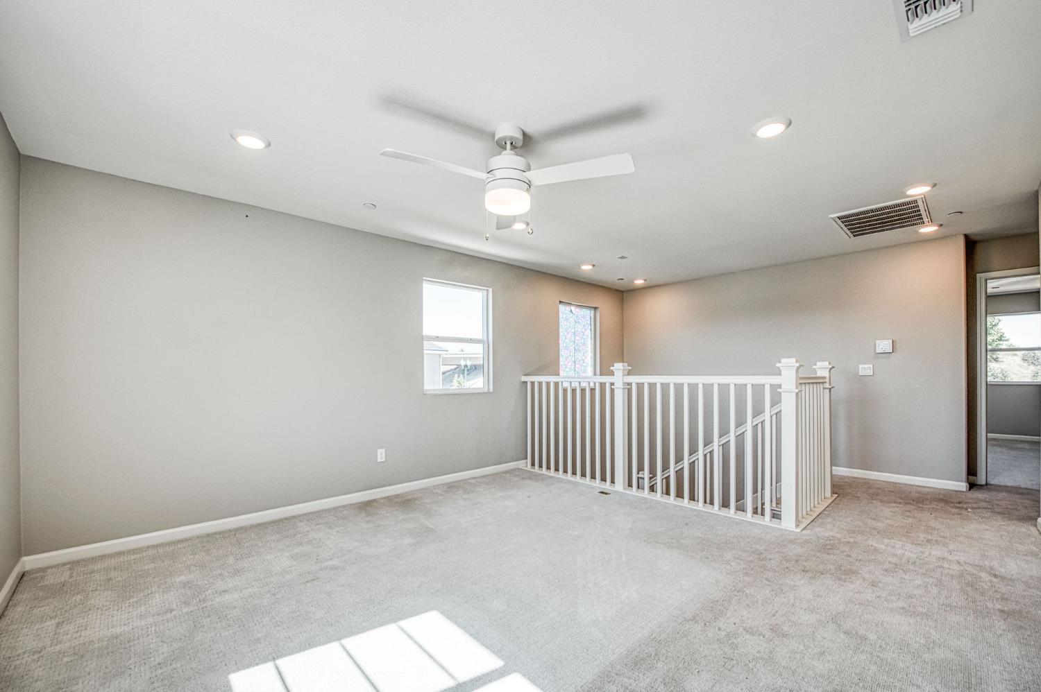 987 North Filbert Avenue Fresno, CA 93727 - Photo 19 of 38