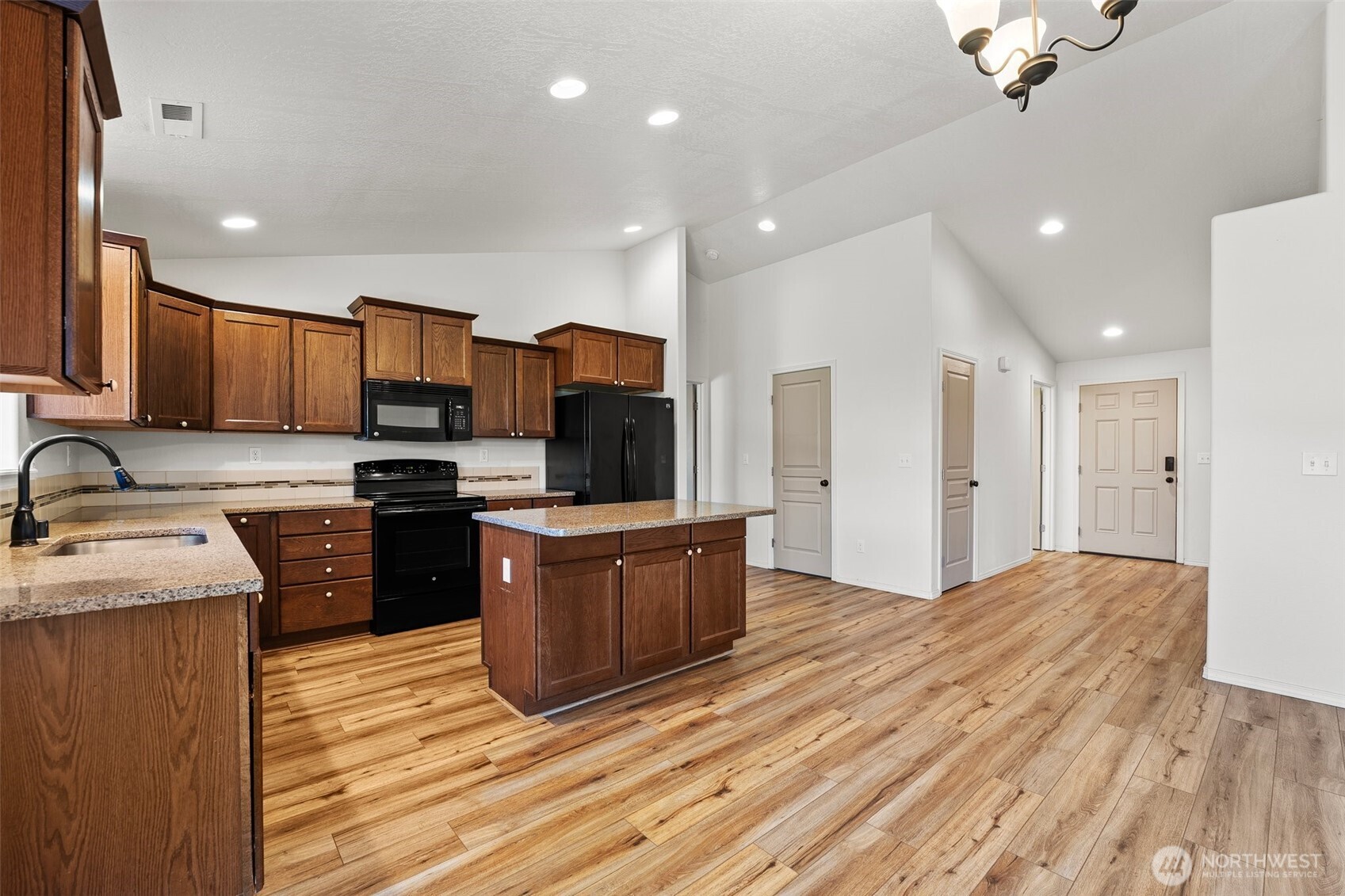 804 South Rees Street Moses Lake, WA 98837 - Photo 11 of 29 Gallery Image 11
