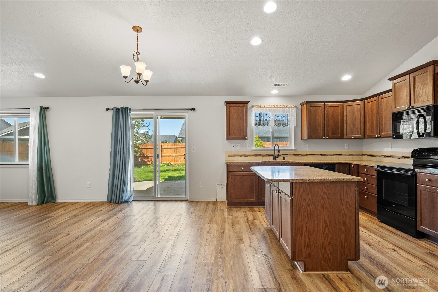 804 South Rees Street Moses Lake, WA 98837 - Photo 6 of 29 Gallery Image 6