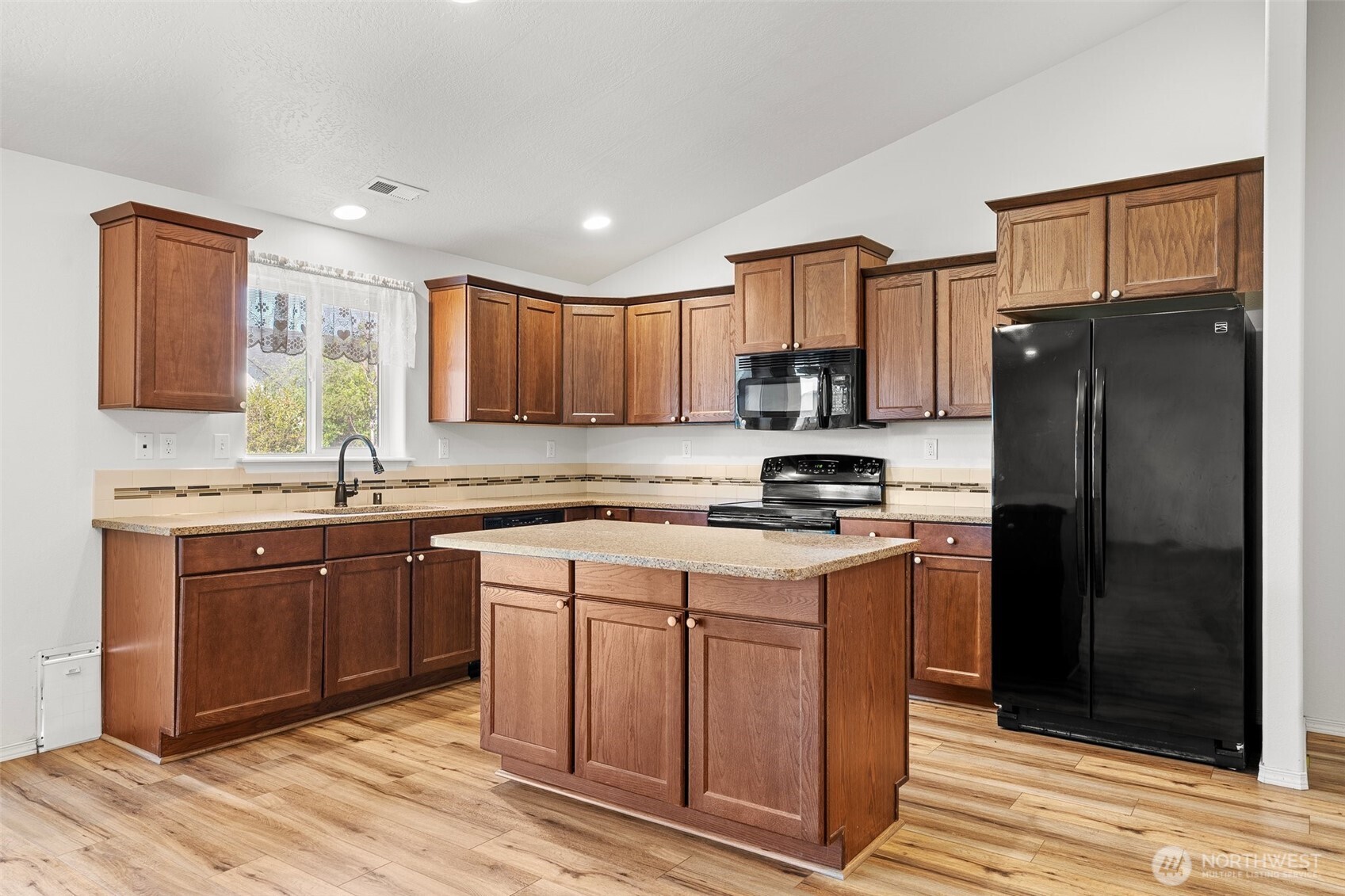 804 South Rees Street Moses Lake, WA 98837 - Photo 10 of 29 Gallery Image 10