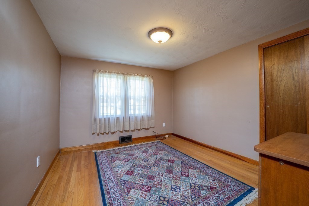 137 Roy Street Springfield, MA 01104 - Photo 14 of 34