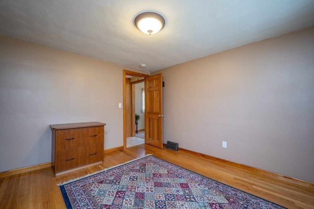 137 Roy Street Springfield, MA 01104 - Photo 16 of 34