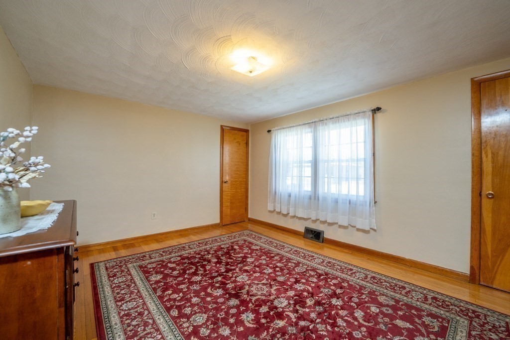 137 Roy Street Springfield, MA 01104 - Photo 17 of 34