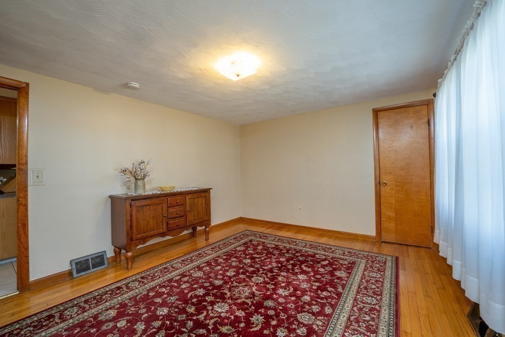 137 Roy Street Springfield, MA 01104 - Photo 18 of 34