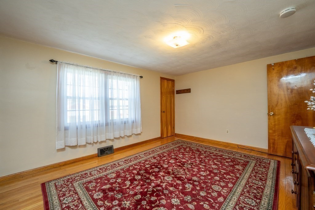 137 Roy Street Springfield, MA 01104 - Photo 19 of 34