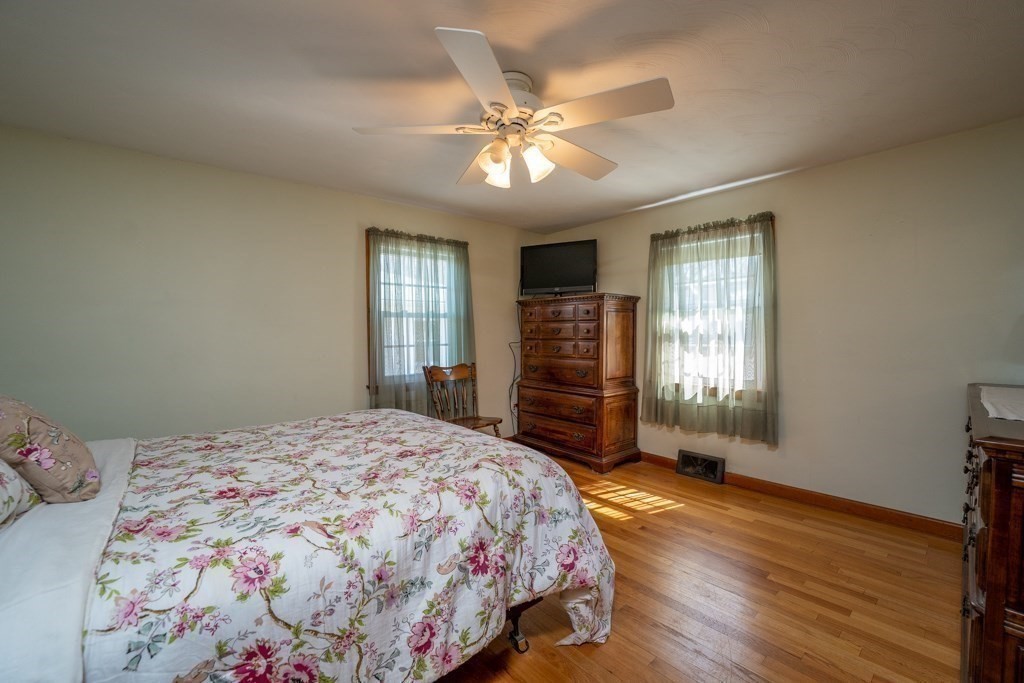 137 Roy Street Springfield, MA 01104 - Photo 21 of 34