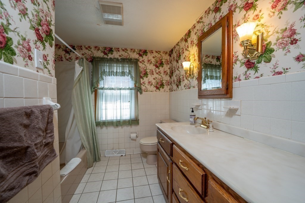137 Roy Street Springfield, MA 01104 - Photo 23 of 34