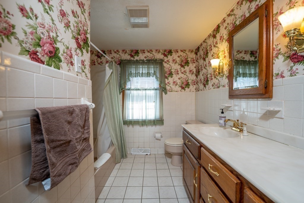 137 Roy Street Springfield, MA 01104 - Photo 24 of 34