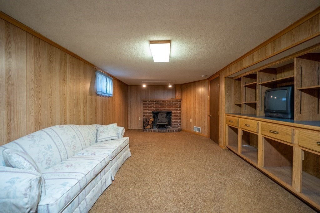 137 Roy Street Springfield, MA 01104 - Photo 26 of 34