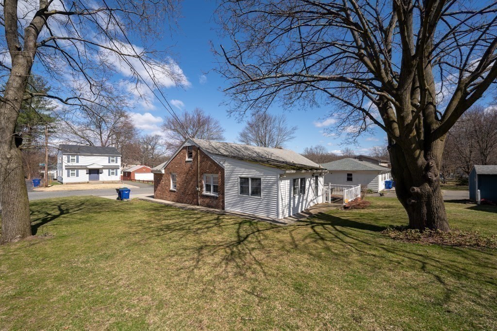 137 Roy Street Springfield, MA 01104 - Photo 30 of 34