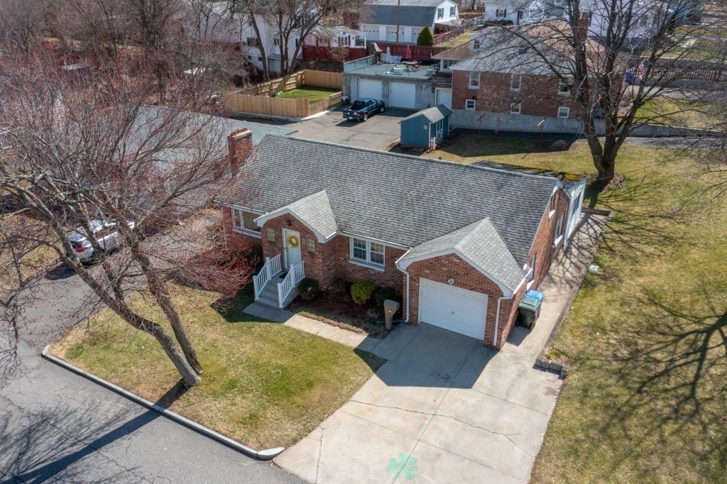 137 Roy Street Springfield, MA 01104 - Photo 3 of 34