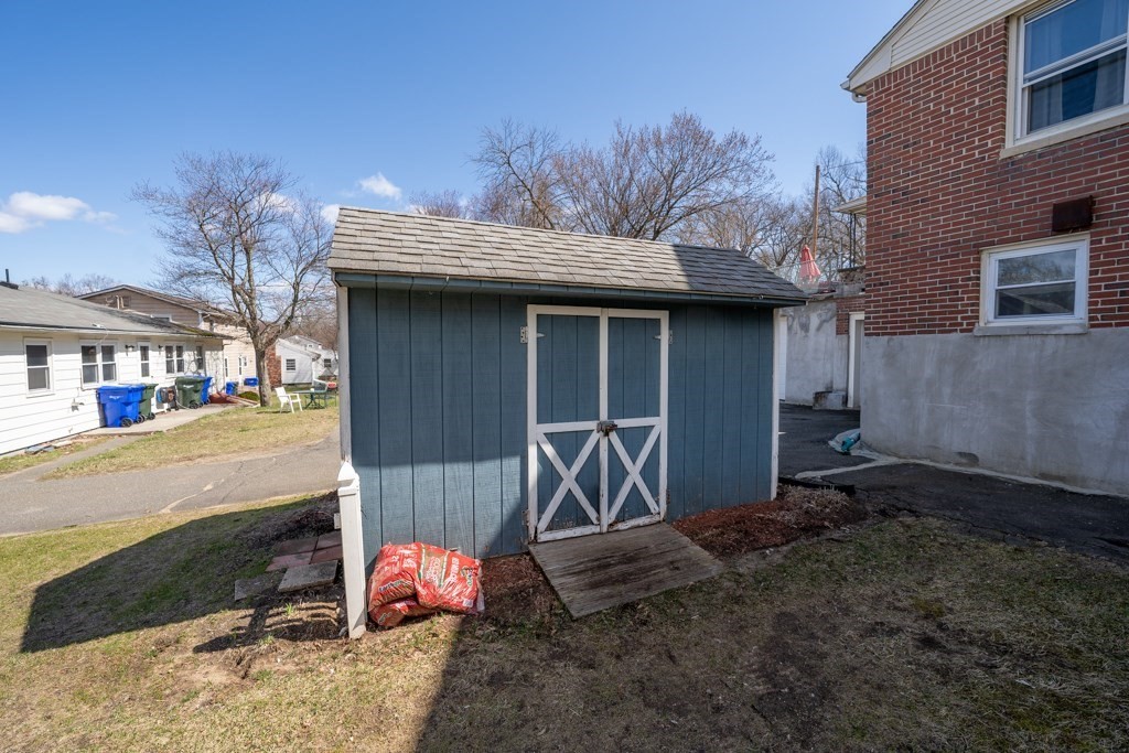 137 Roy Street Springfield, MA 01104 - Photo 32 of 34