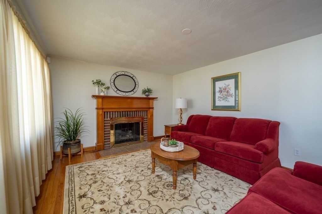 137 Roy Street Springfield, MA 01104 - Photo 6 of 34