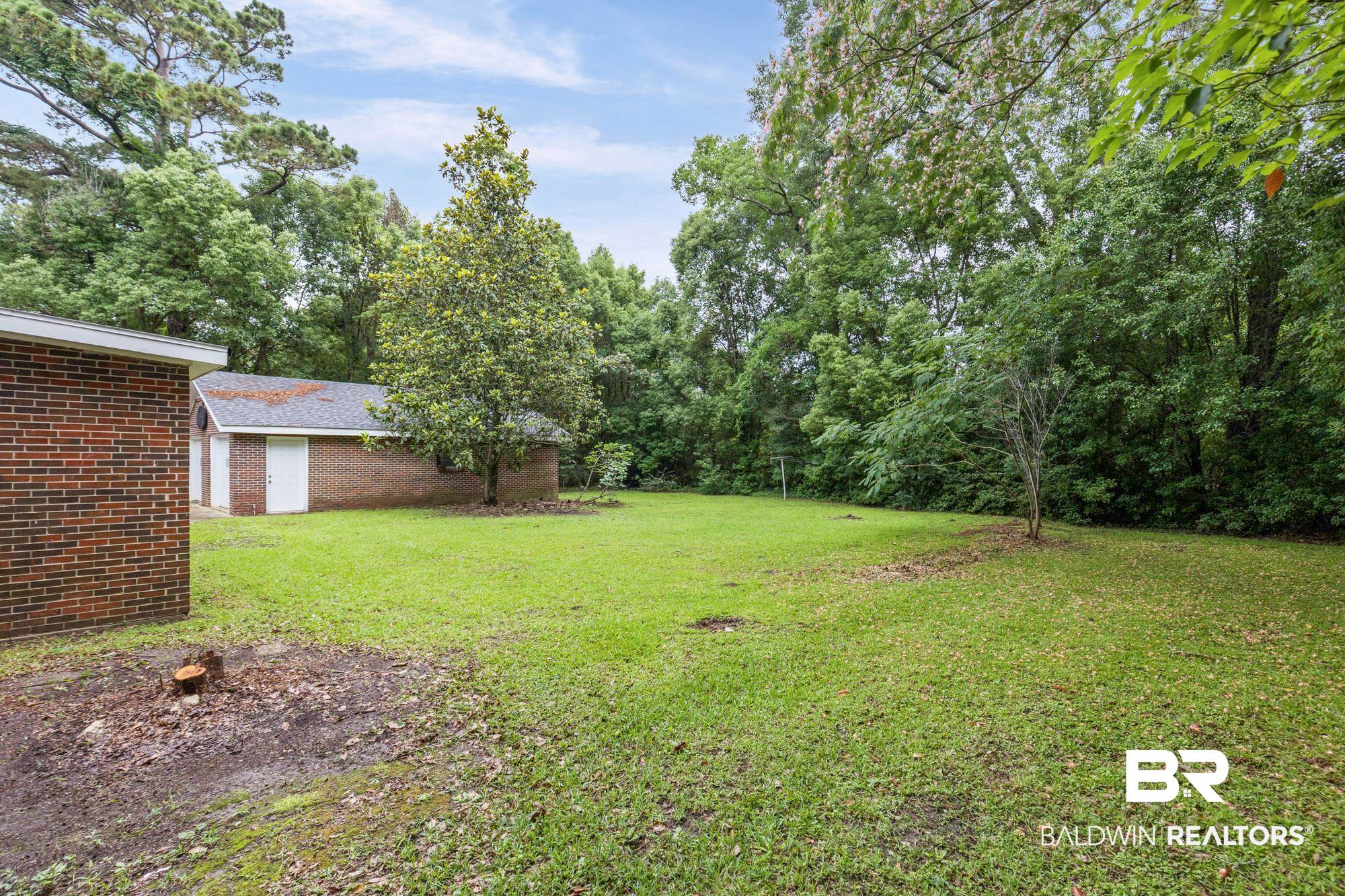312 Sutherland Drive Mobile, AL 36611 - Photo 27 of 28 Expansive green lawn providing ample outdoor space