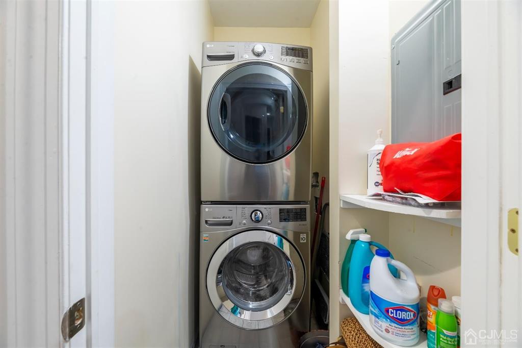 47 Agate Road East Brunswick, NJ 08816 - Photo 25 of 47 a utility room with dryer and washer