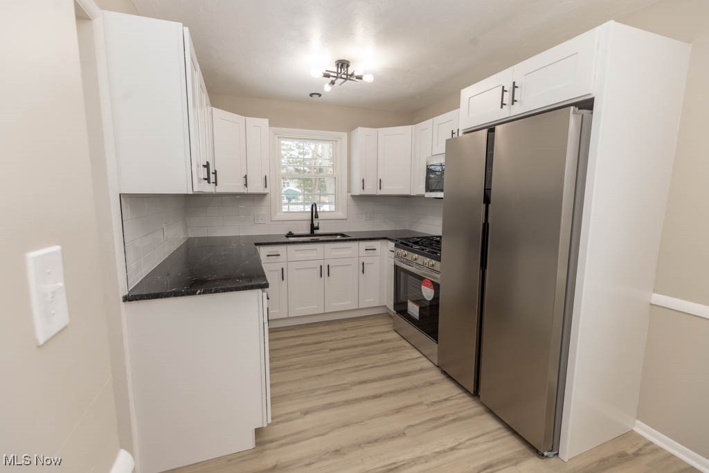 5209 East Farnhurst Road Cleveland, OH 44124 - Photo 11 of 29 Eat-in Kitchen
