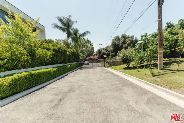 $1,800 | 3785 West Livia Lane, Los Angeles, CA 90039