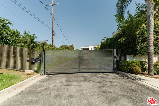 $1,800 | 3785 West Livia Lane, Los Angeles, CA 90039