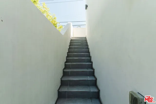 $1,800 | 3785 West Livia Lane, Los Angeles, CA 90039