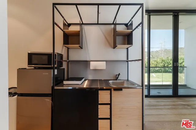 $1,800 | 3785 West Livia Lane, Los Angeles, CA 90039