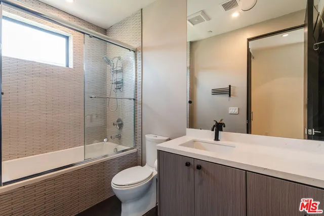 $1,800 | 3785 West Livia Lane, Los Angeles, CA 90039