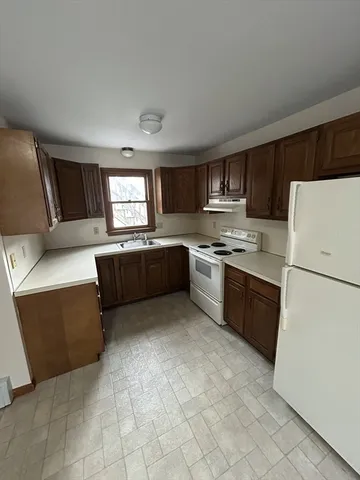 $2,200 | 227 Wood Street, Unit B, Hopkinton, MA 01748