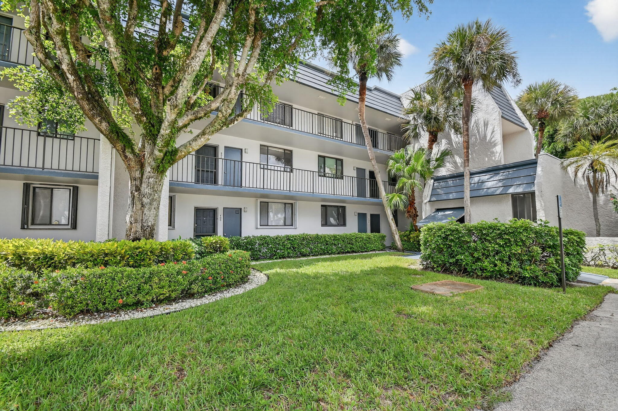 4381 Trevi Court, Unit 303 Lake Worth, FL 33467 - Photo 3 of 80 3-web-or-mls-065_DSC_1797