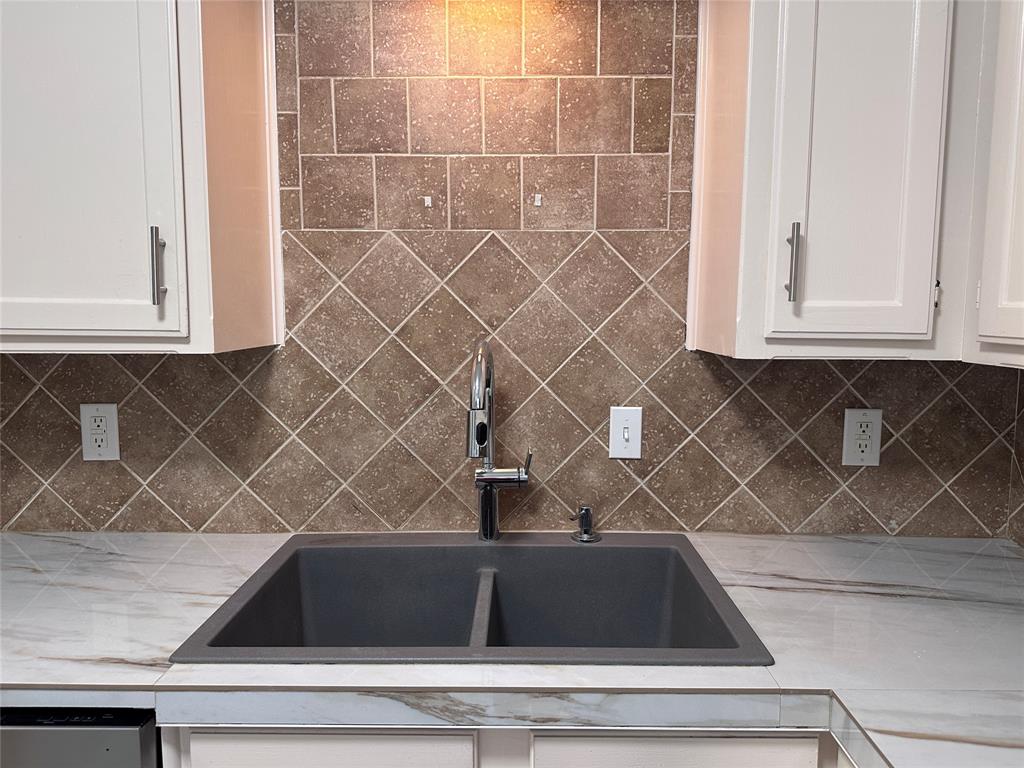 116 Main Place Euless, TX 76040 - Photo 15 of 31 a bathroom with a sink