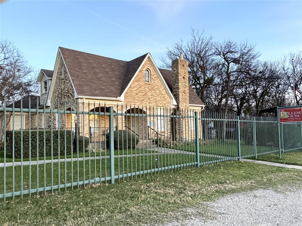 116 Main Place Euless, TX 76040 - Photo 28 of 31 a view of a garden with a backyard