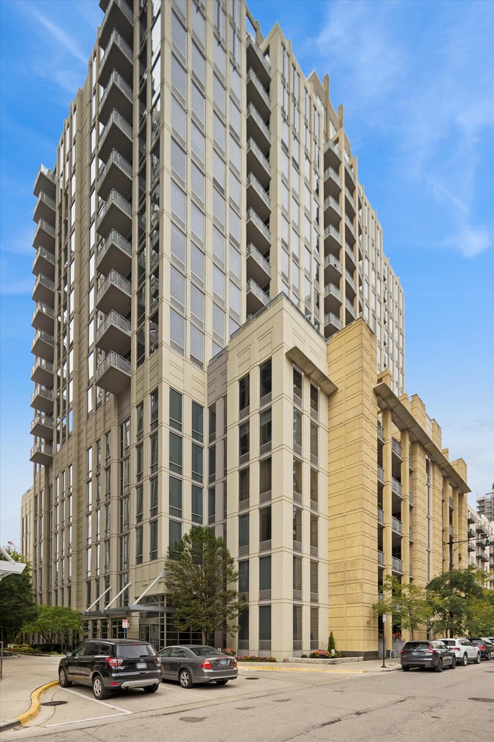 720 North Larrabee Street, Unit 1002 Chicago, IL 60654 - Photo 1 of 20 front view of a building