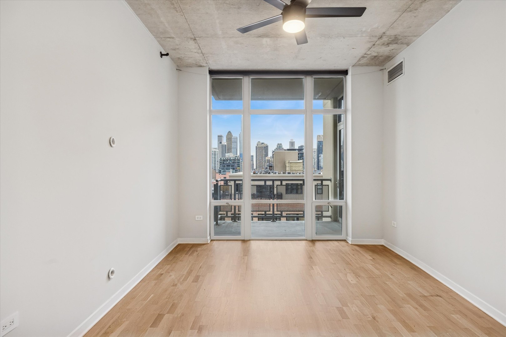 720 North Larrabee Street, Unit 1002 Chicago, IL 60654 - Photo 15 of 20 an empty room with a empty space