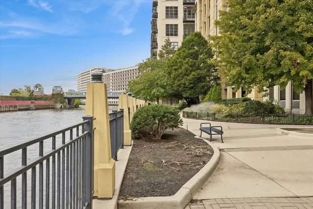 $3,600 | 720 North Larrabee Street, Unit 1002, Chicago, IL 60654