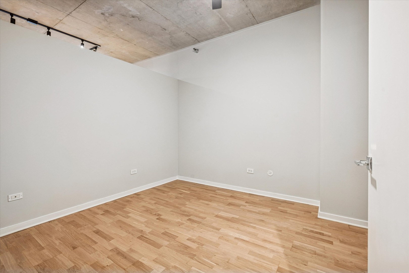 720 North Larrabee Street, Unit 1002 Chicago, IL 60654 - Photo 8 of 20 a view of a room with an empty space