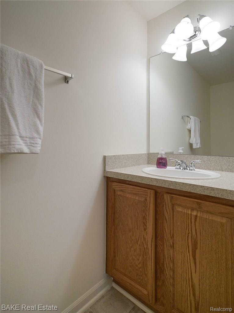16954 Farmington Road, Unit 25 Livonia, MI 48154 - Photo 18 of 20 Powder Room