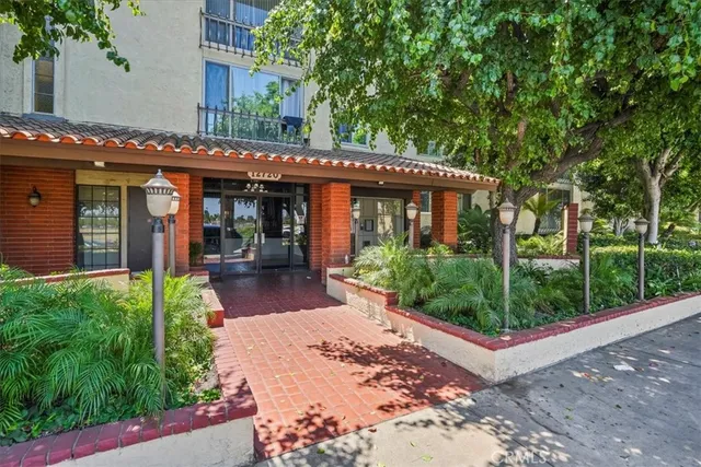 $420,000 | 12720 Burbank Boulevard, Unit 118, Valley Village, CA 91607