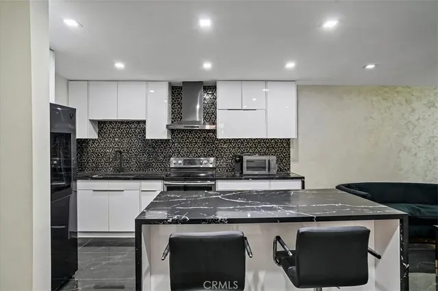 $420,000 | 12720 Burbank Boulevard, Unit 118, Valley Village, CA 91607