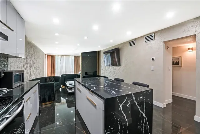 $420,000 | 12720 Burbank Boulevard, Unit 118, Valley Village, CA 91607