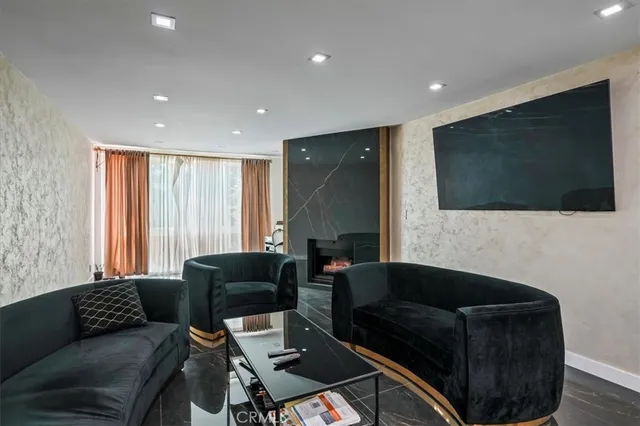 $420,000 | 12720 Burbank Boulevard, Unit 118, Valley Village, CA 91607