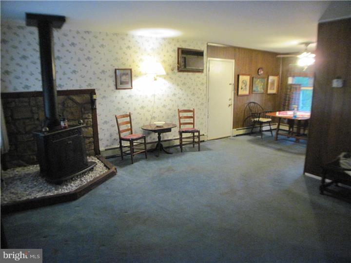 38 Jollybrook Road Levittown, PA 19056 - Photo 3 of 18 Gallery Image 3