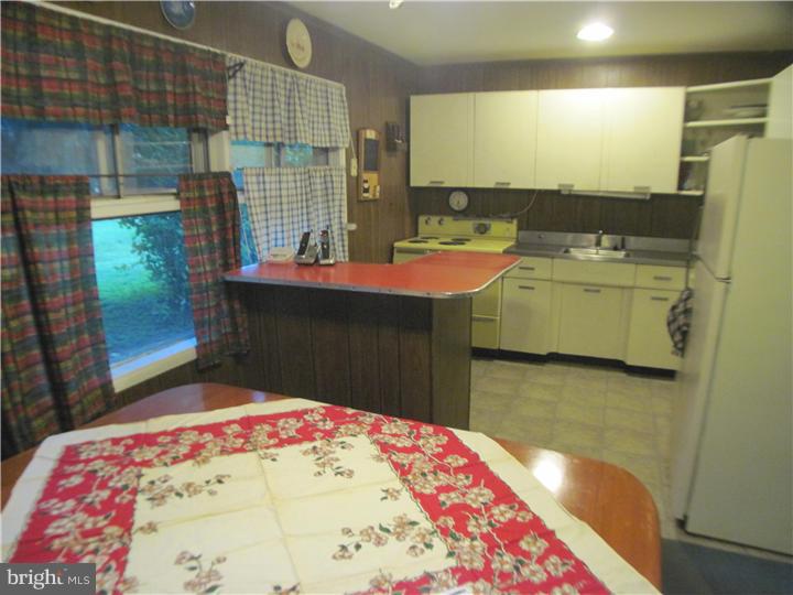 38 Jollybrook Road Levittown, PA 19056 - Photo 8 of 18 Gallery Image 8