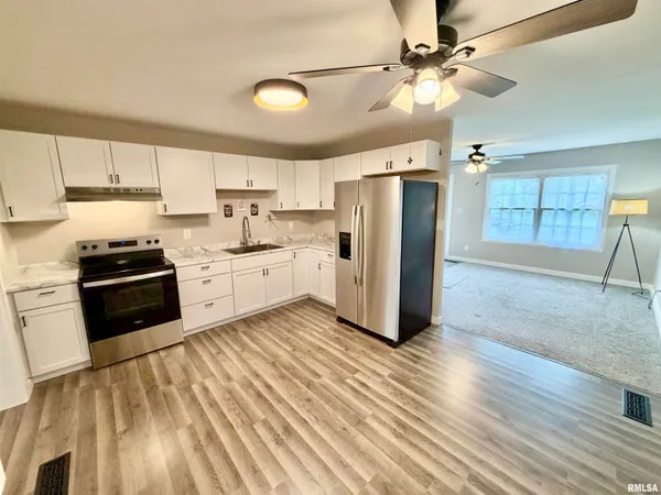 $147,500 | 1464 Russell Avenue, Galesburg, IL 61401