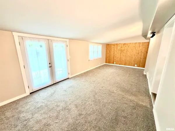 $147,500 | 1464 Russell Avenue, Galesburg, IL 61401