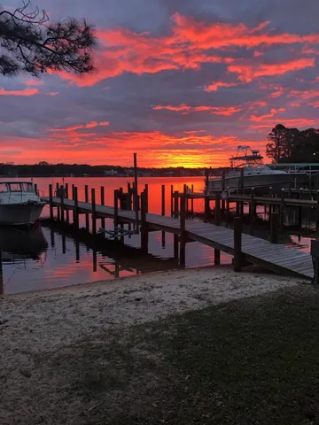 $2,200 | 68 North John Sims Parkway, Valparaiso, FL 32580