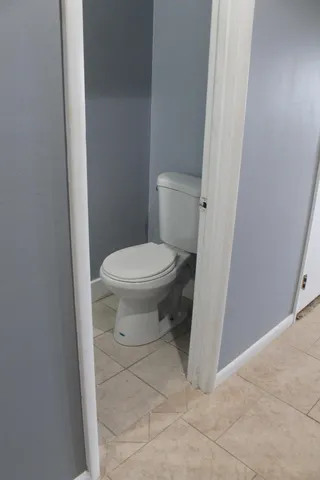 $2,200 | 68 North John Sims Parkway, Valparaiso, FL 32580